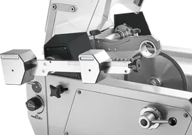 The cutting force can be set manually depending on the sample geometry and sample material, which ensures precise and deformation-free cutting of particularly sensitive materials and samples.